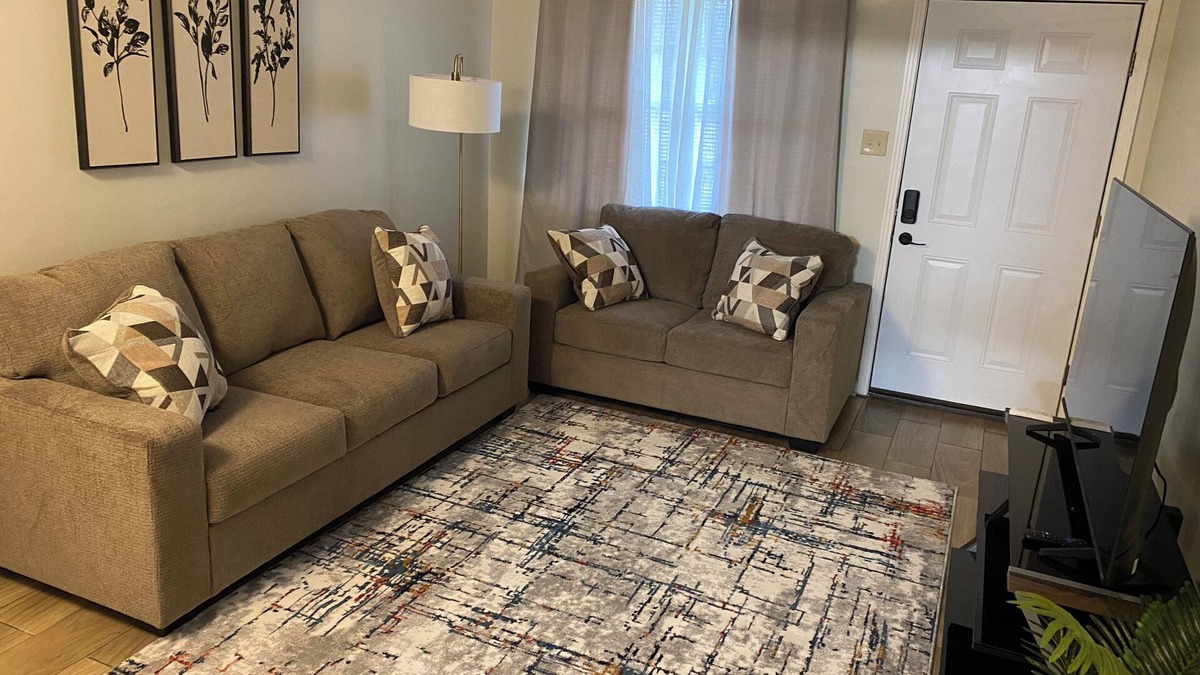 Brownsville Apartment | Embrace Peaceful Luxury in a Contemporary Escape