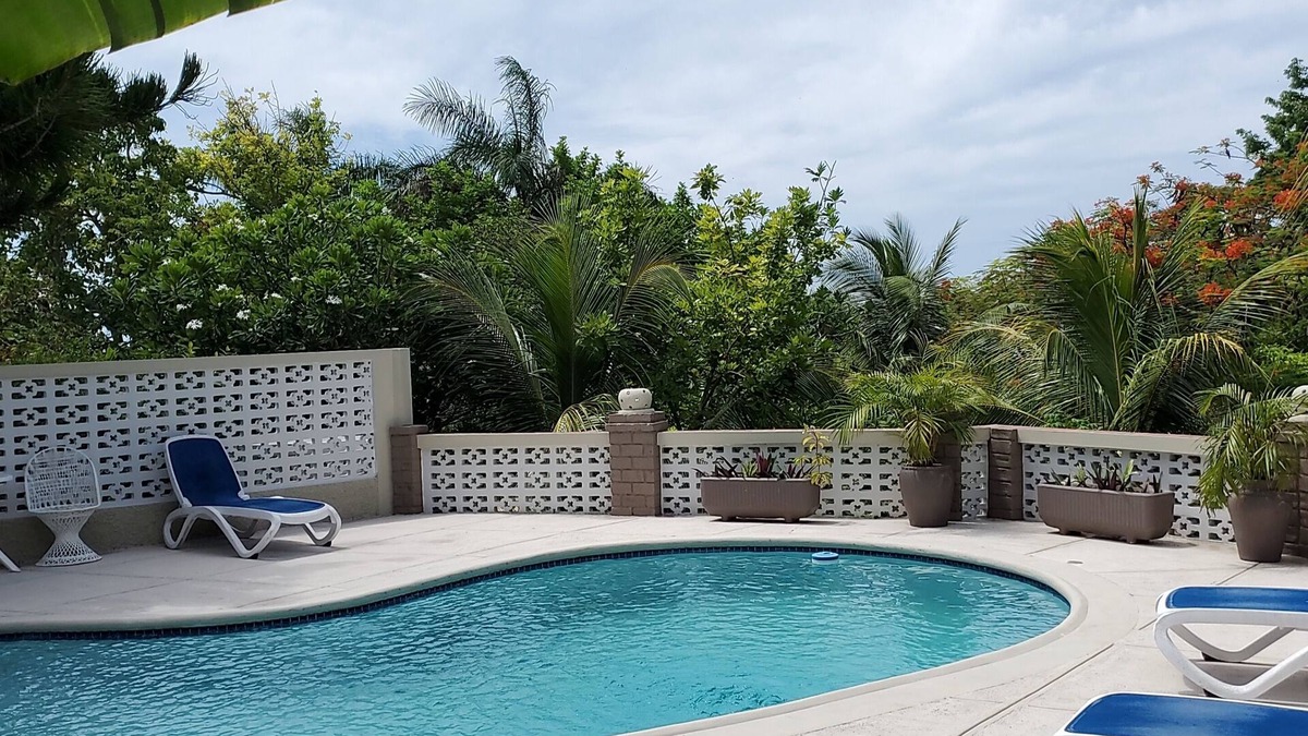 IronShore Estates House | Embrace the essence of home in every detail, just minutes away from the airport!