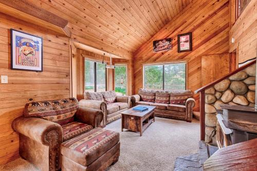 Middletown Ski Chalet | Embrace the Seasons' Sweetness Discover the Serene Beauty of Cole Ridge Chalet