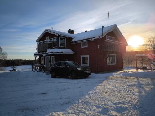 Sunnansjo Villa | Embracing nature's Swedish house