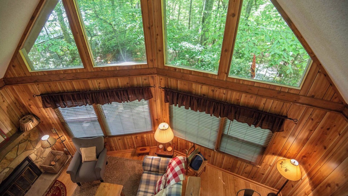 Fleetwood Cottage | Emelca Inn at Fleetwood Falls - Wrap Around Porch