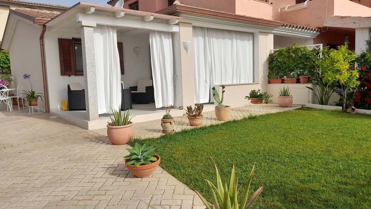 San Teodoro Villa | Emerald Villa with a wonderful garden