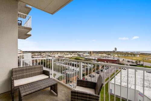 Galveston Apartment | Emerald 707