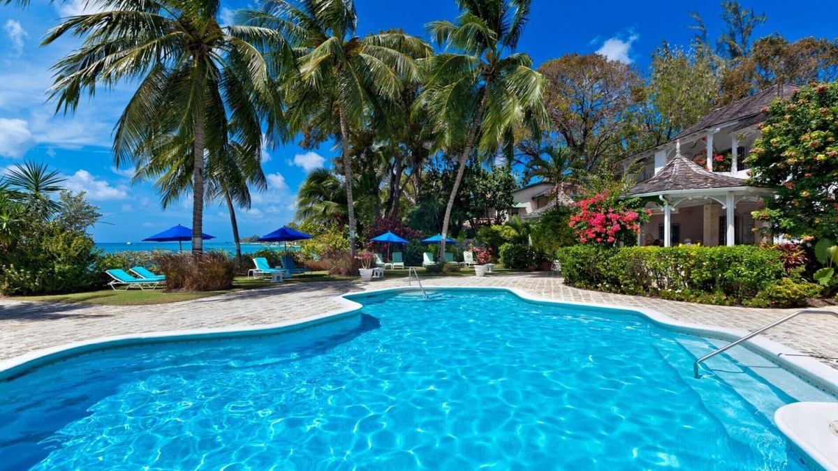 Gibbs Bay Villa | Emerald Beach 5 Aspica - A Luxury 3 Bedroom Town House on Gibbs Beach