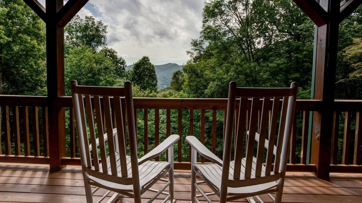 Maggie Valley House | Emerald Bear | Large, Private Home in Maggie Valley | Hot Tub