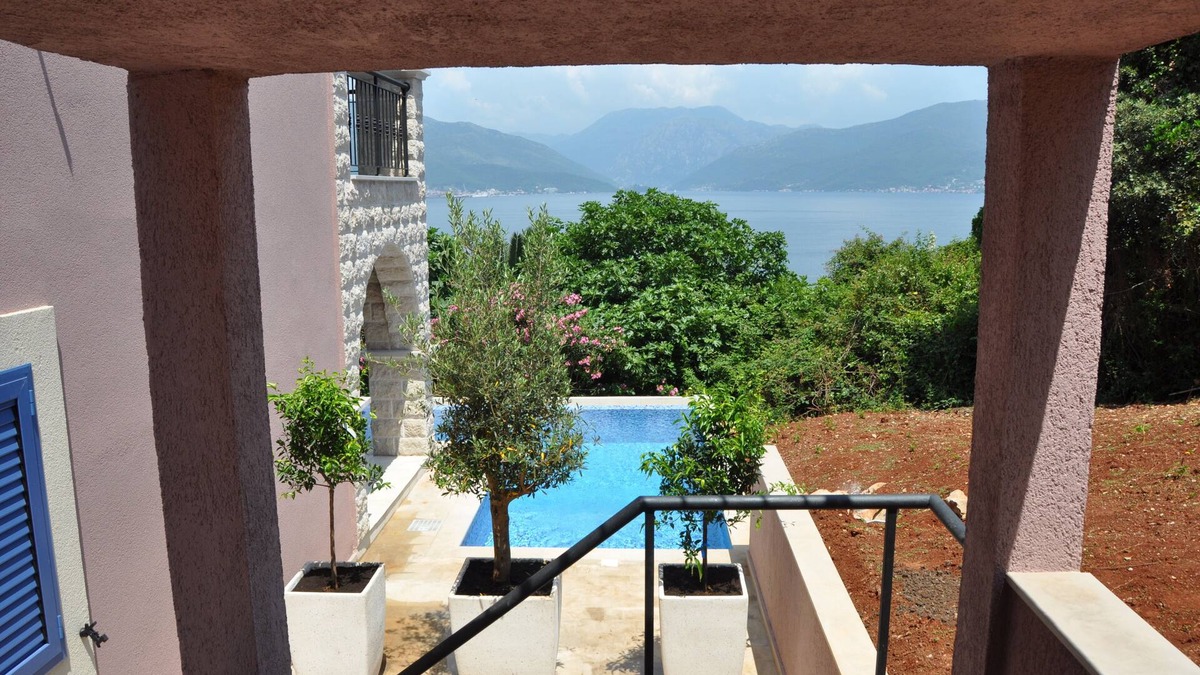 Krasici Apartment | Emerald Beautiful Apartment with stunning views