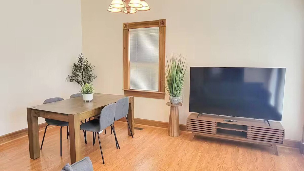 Old Northside Apartment | Emerald Brick Home Downtown Indy