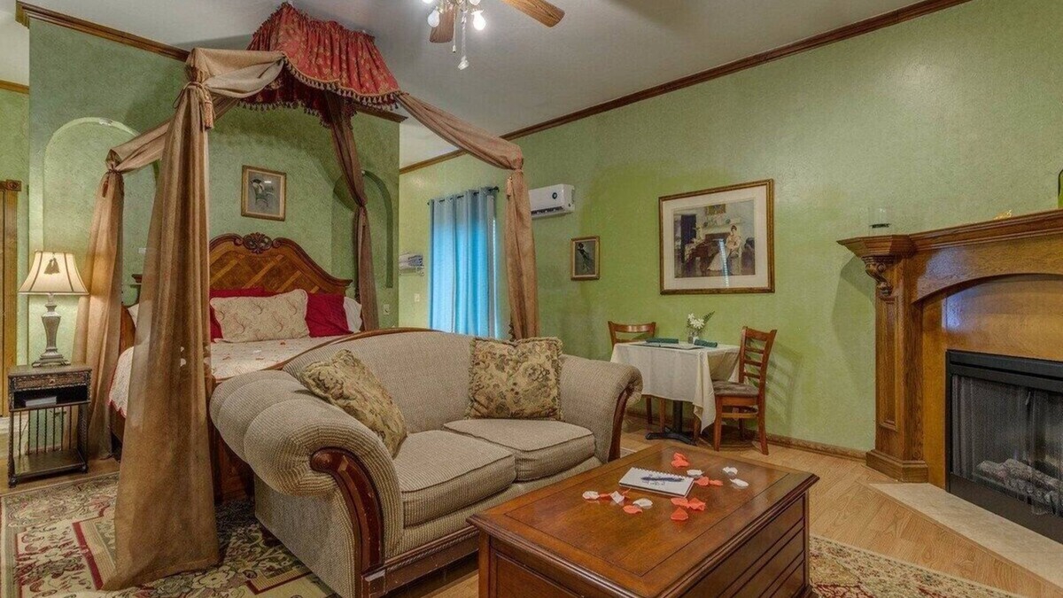 Norman Apartment | Emerald Dream Cottage at Whispering Pines Inn