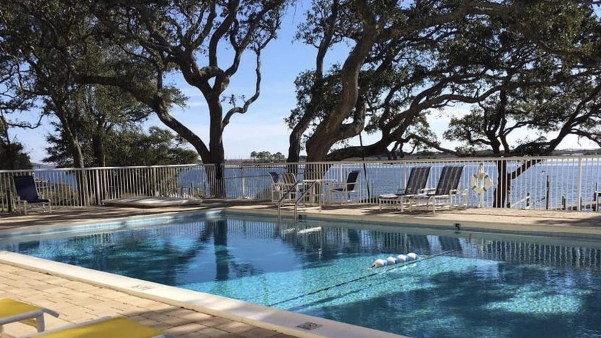 Fort Walton Beach Condo | Emerald Escape Too 30 day winter rates available (please inquire)