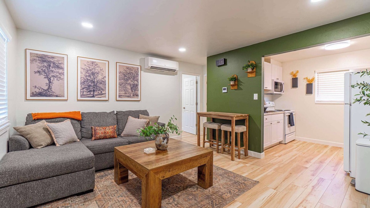 West University House | Emerald Escape - UNR & Pet Friendly - Fenced Yard