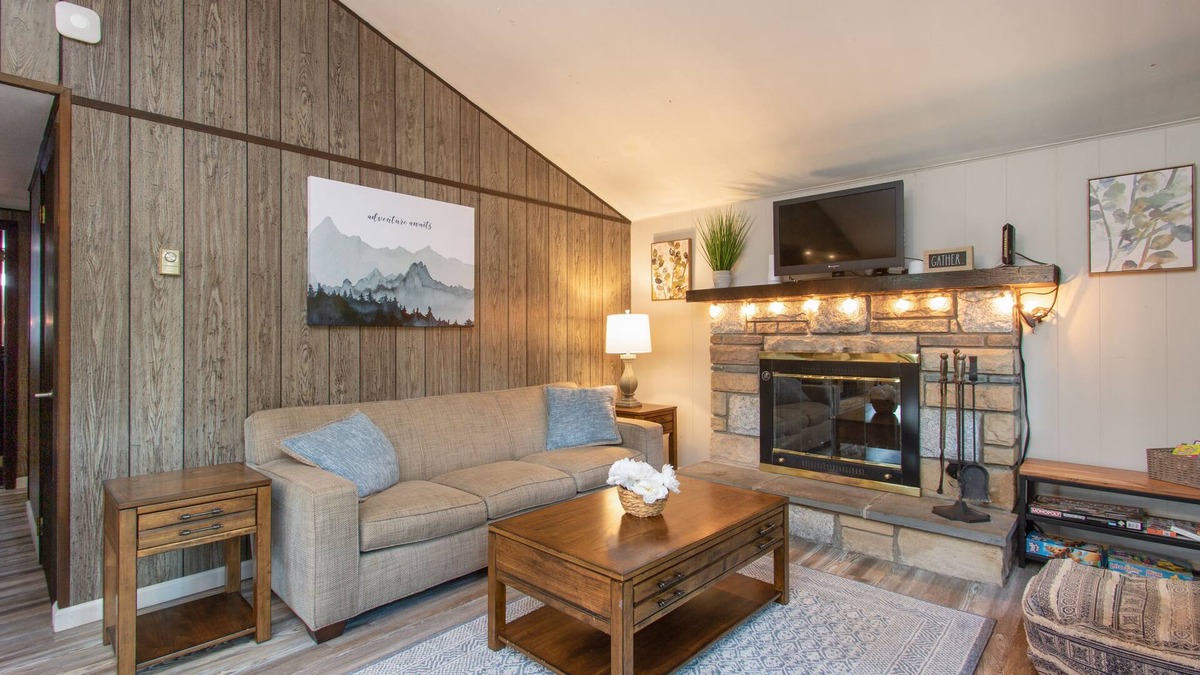 Long Pond Cottage | Emerald Hideaway A Cozy 3bd Cabin near Camelback (minimum 31 day stay)