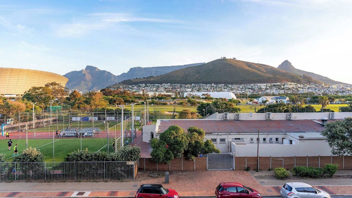 Mouille Point Apartment | Emerald Horizon Mouille Point - Views & Location