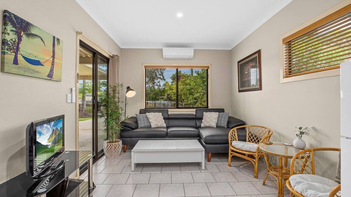 Emerald Beach Apartment | Emerald Hub unit 2