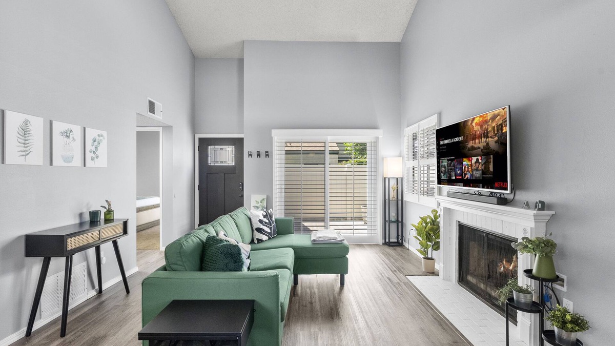 Reseda House | Emerald Jewel: Home Away From Home
