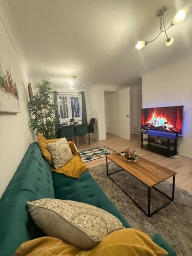 Custom House House | Emerald Luxury House