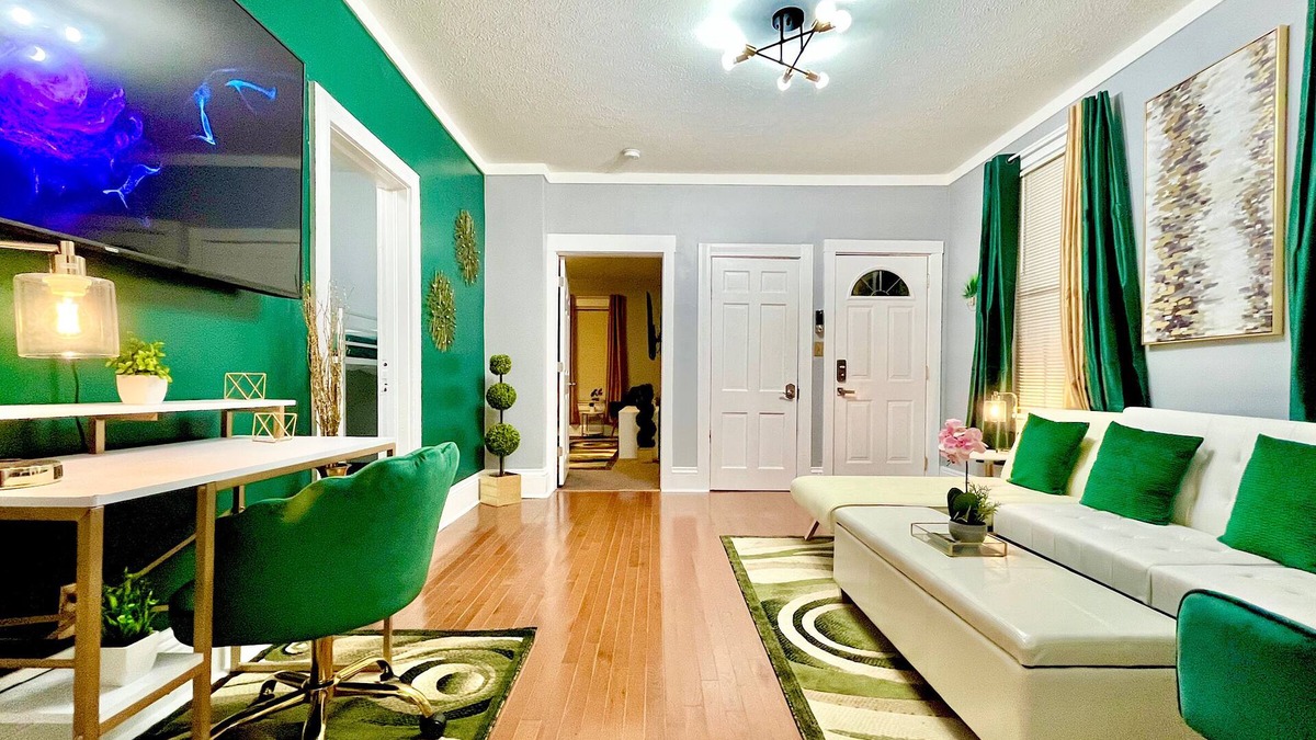 Tremont House | Emerald Oasis: Cozy Tremont 1BR Lower Unit by Christmas Story House | Parking 7 Min to Downtown