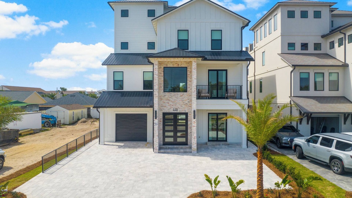 Miramar Beach House | EMERALD OASIS - NEW BUILD