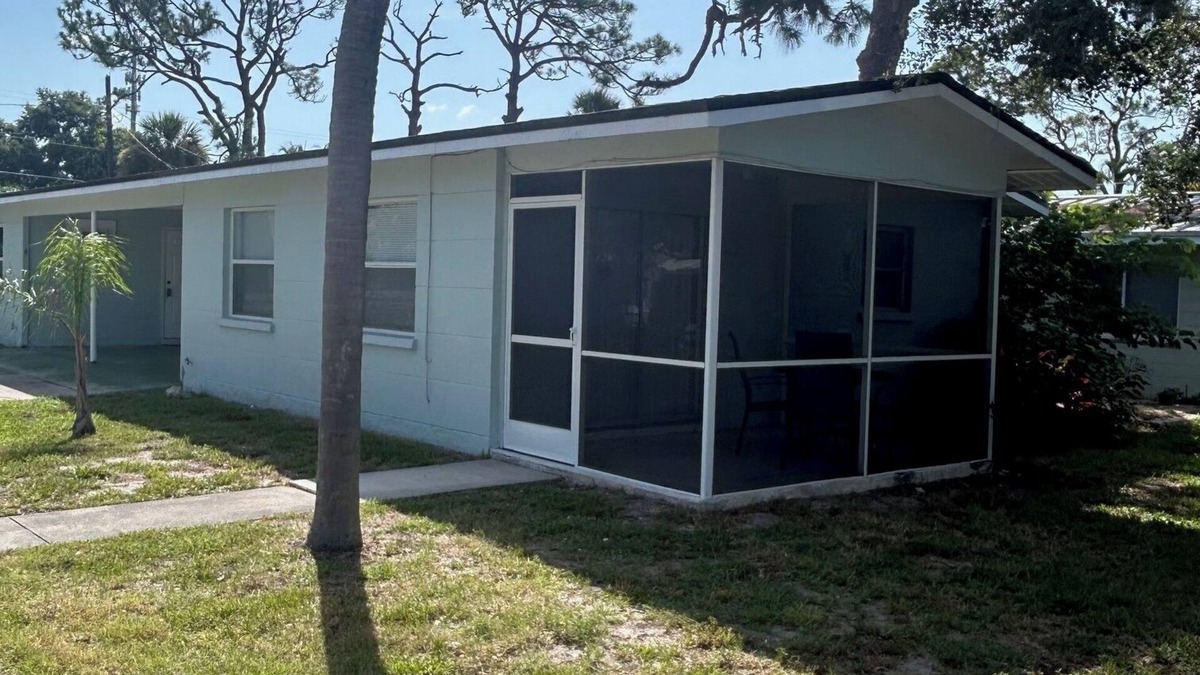 Englewood Cottage | Emerald Palms Unit 5