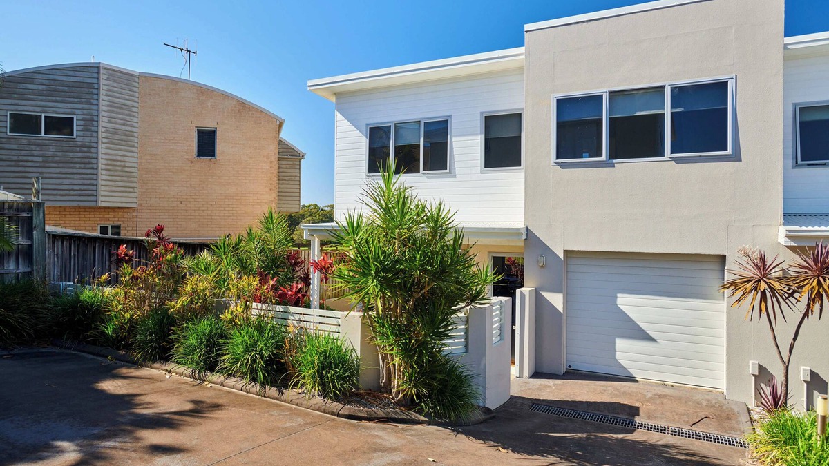 Diamond Beach House | Emerald Sands - Only Minutes Away from the Surf, Sun and Fun at Diamond Beach
