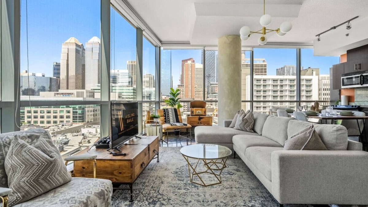 Beltline Condo | Emerald | Skyline View | UG Park | Pets | King Bed
