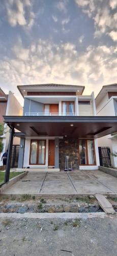 Kecamatan Labuapi House | EMERALD Villa