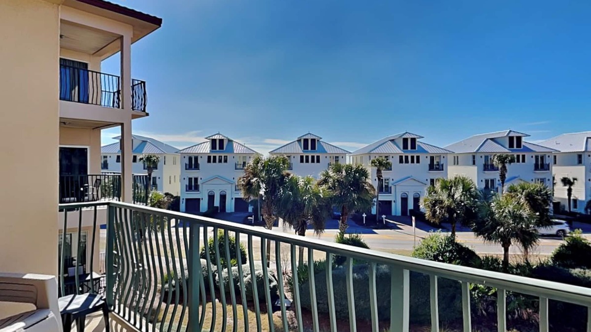 Frangista Beach Condo | Emerald Waters Vacation Condo - Short Walk to Beach - Community Pool & Hot Tub!