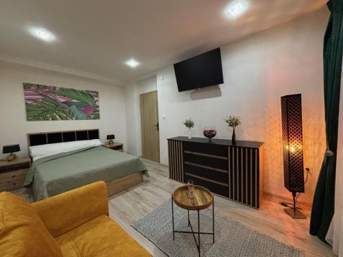 Prievidza Apartment | Emeraldia - quiet urban hideaway with modern style