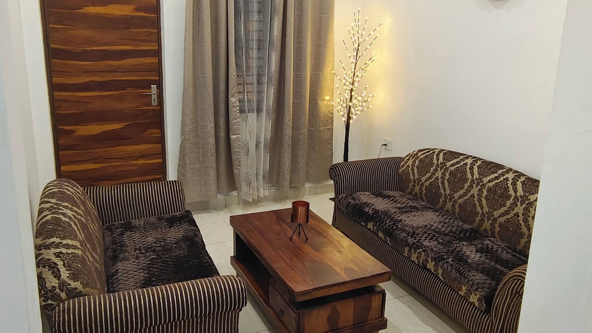 Delhi House | Emeralds – Modern, Spacious 2 BHK Flat with AC & WiFi ~ Near Lake & Golf Course