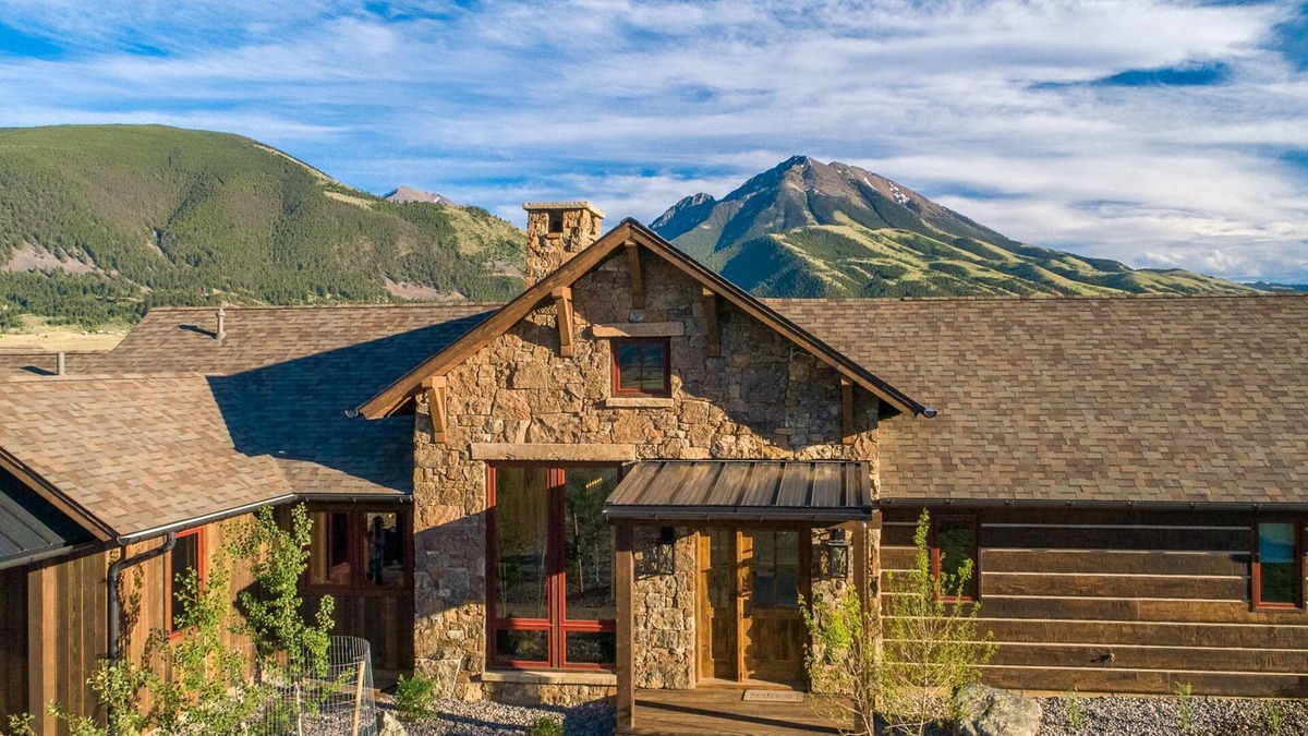 Pray House | Emigrant Peak Lodge ·Privacy, Firepit, near Chico and Yellowstone Park