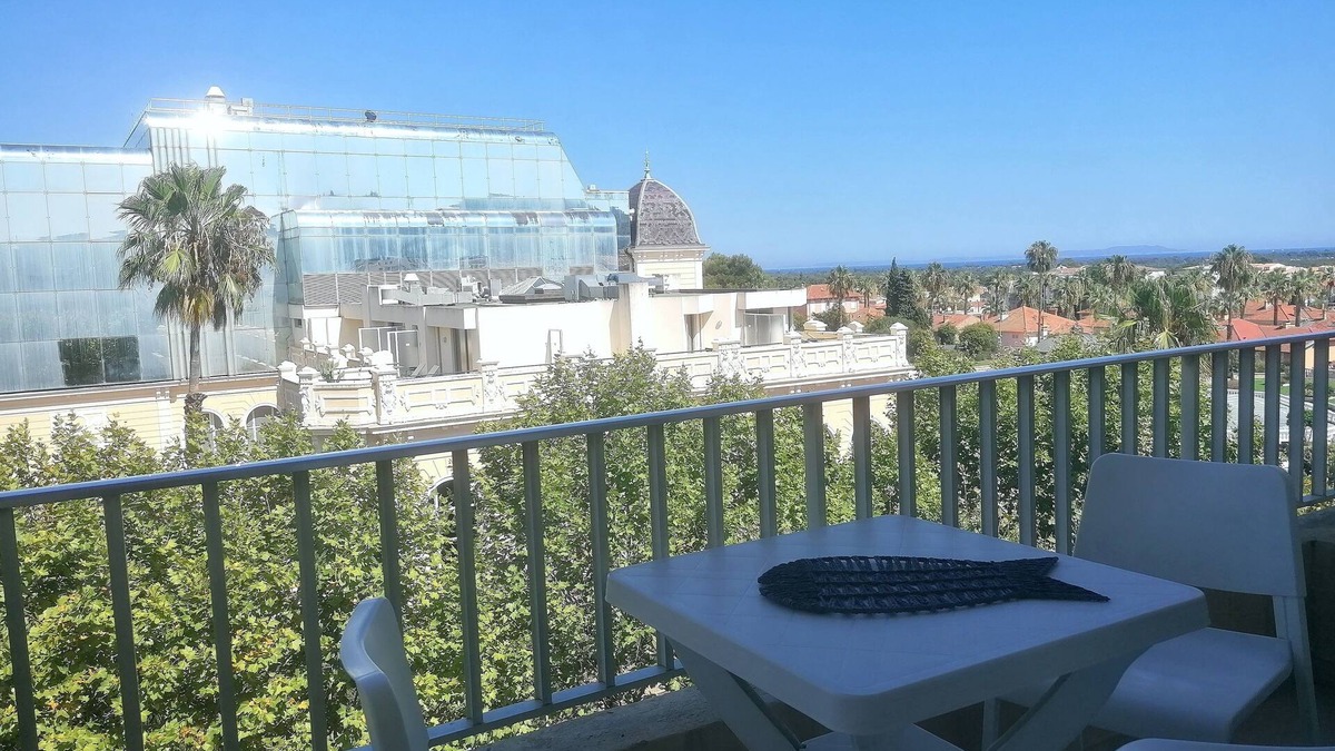 Hyeres City Centre Apartment | Emilia Residence in Hyères