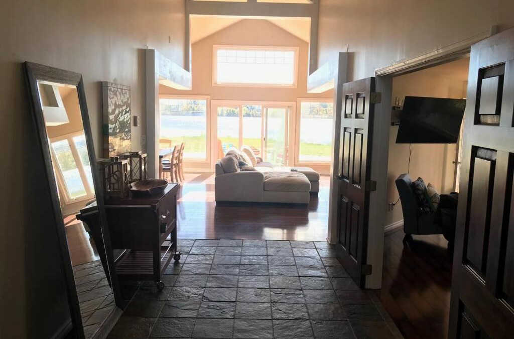 Barry's Bay Villa | Emilia's Return - 5 Acre Waterfront Estate w/Dock