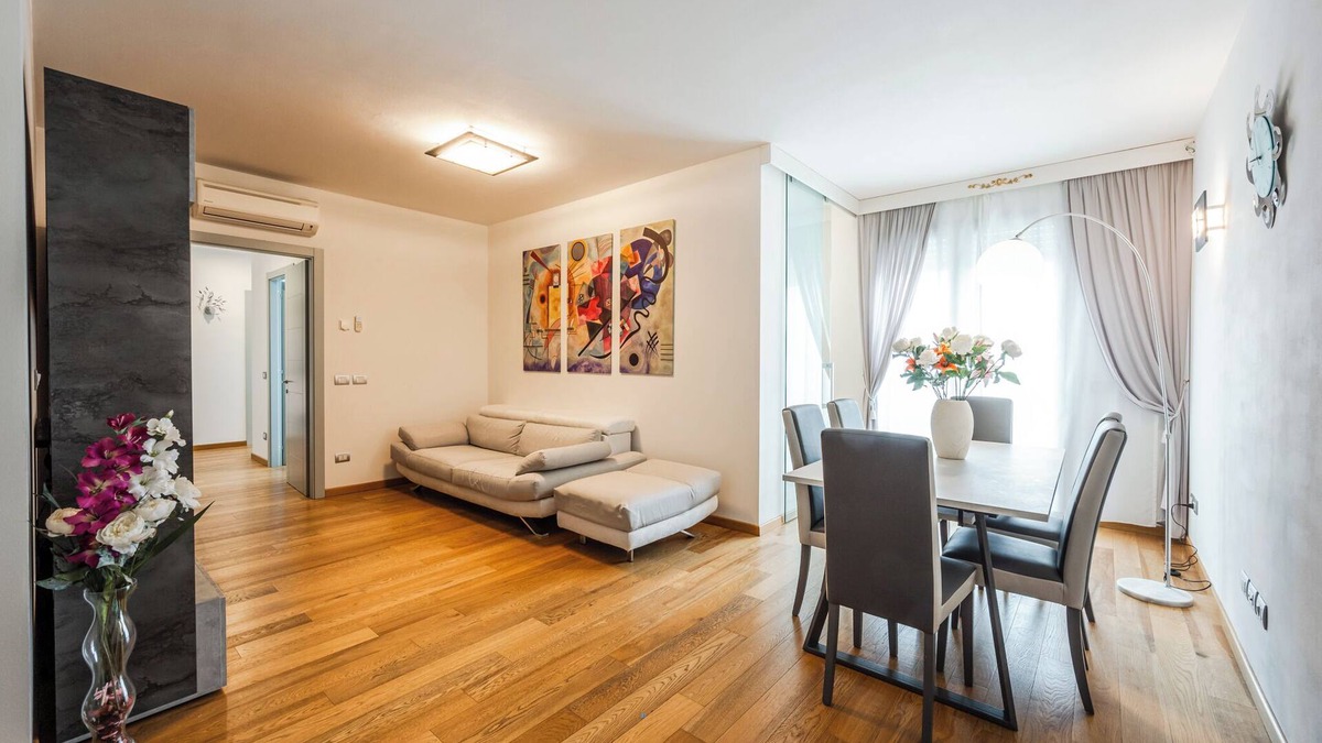 Old Town Apartment | Emilia Suite Street