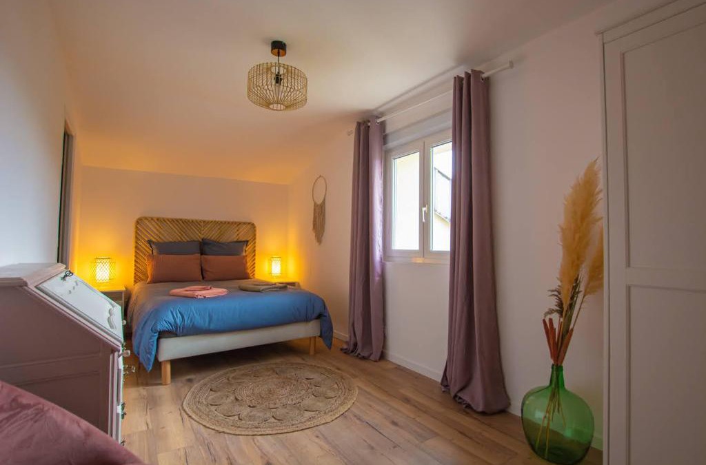Vandieres Bed & Breakfast | Emilie une nuit - 3 chambres au 2e étage - maison avec chats