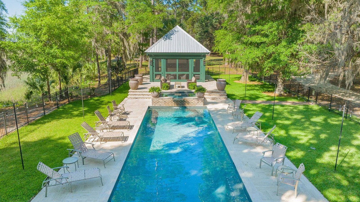 Darien Resort | Emma's Driftwood Farm perfect for retreats & reunions - 5 homes, 2 docks, & pool