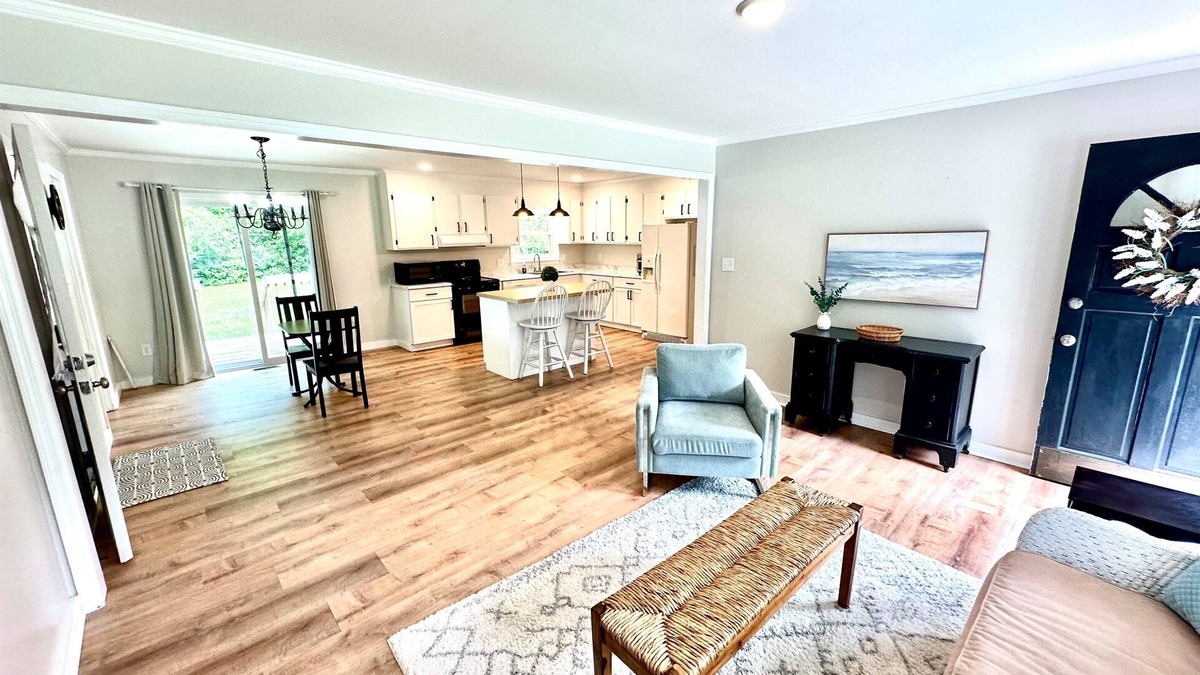 Albertson House | Emma's Sunpine Cottage