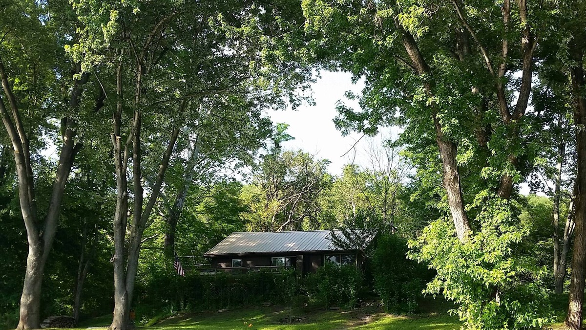 Huntingdon Cottage | Emmazing Grace Riverside Cottage-Military/First Responder Discount