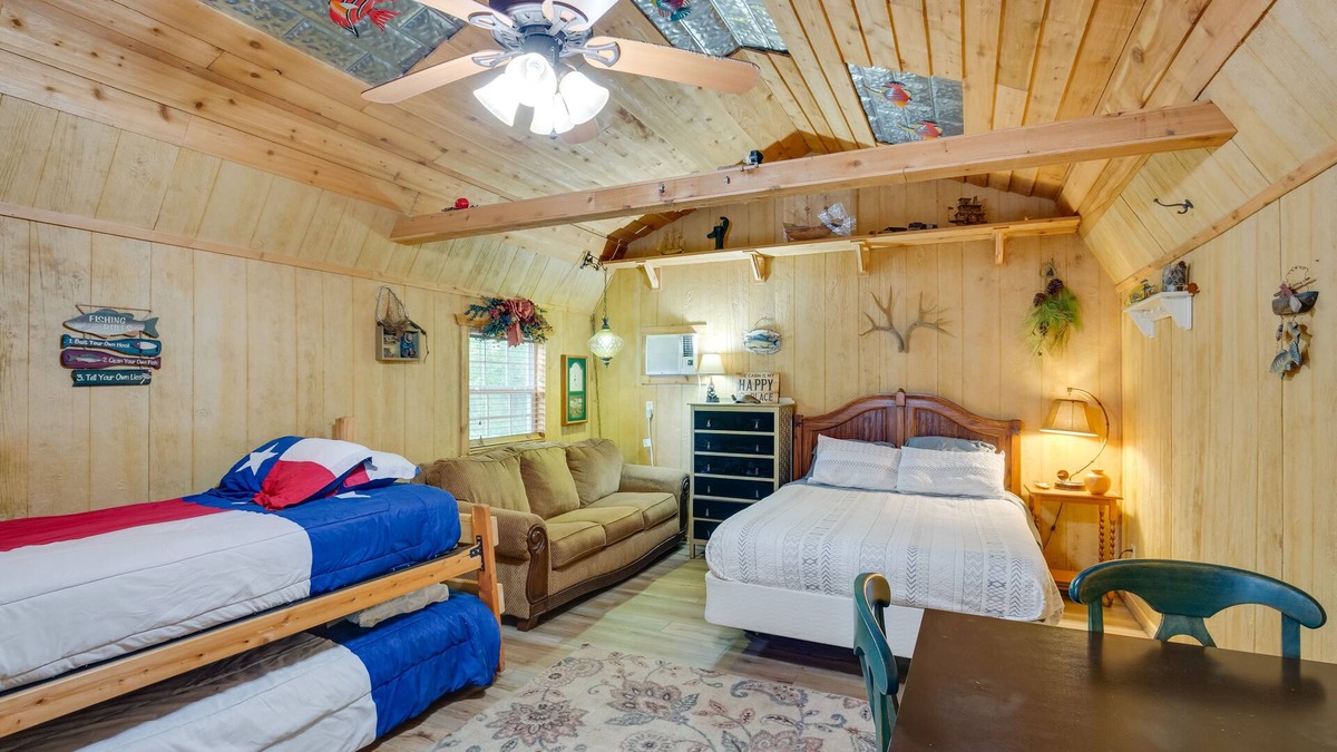 Emory Apartment | Emory Studio Cabin w/Lake Fork Boat Access!