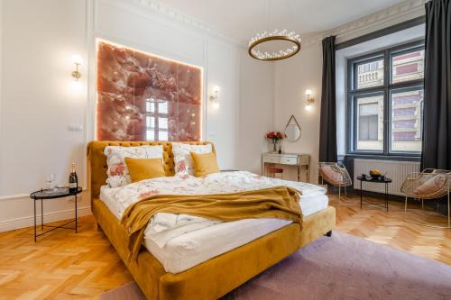 Prague 1 Apartment | Emperor Castle View Suite