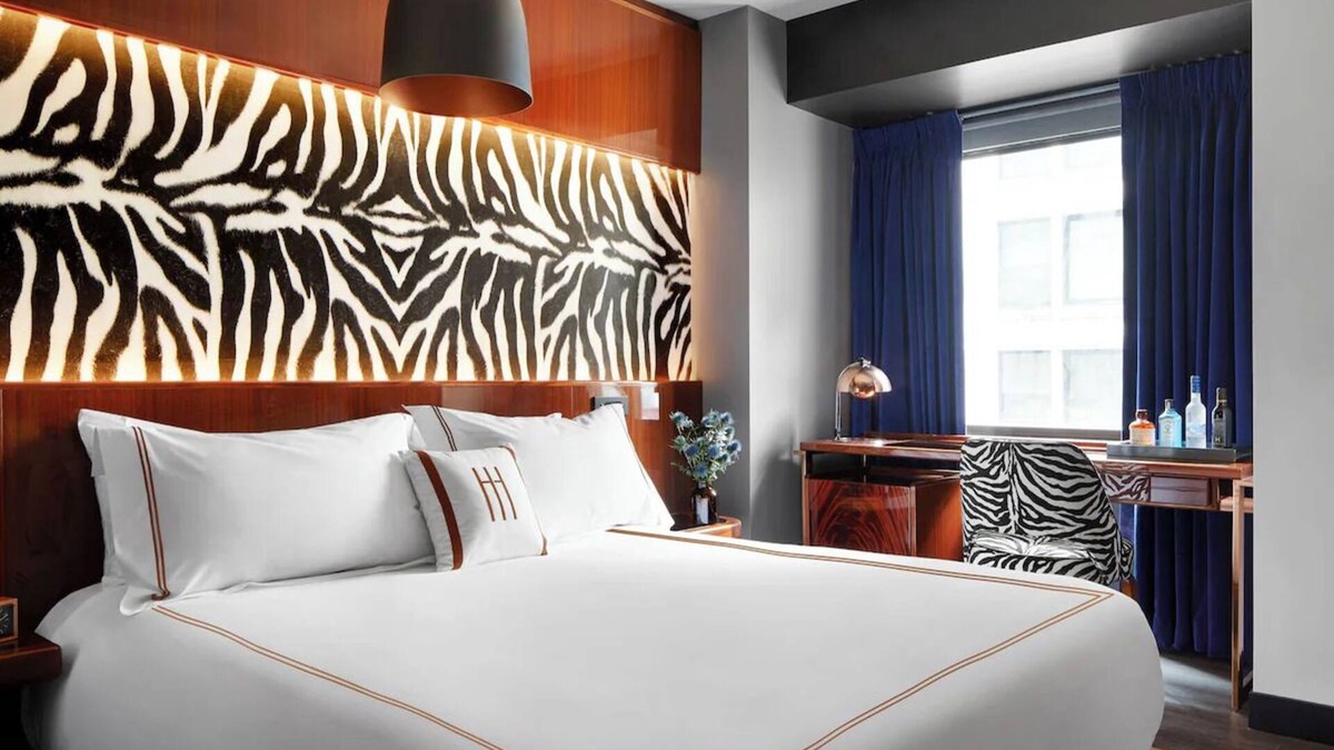 Midtown Hotel | Empire State View King | Hotel Hendricks | Stunning City Skyline Views