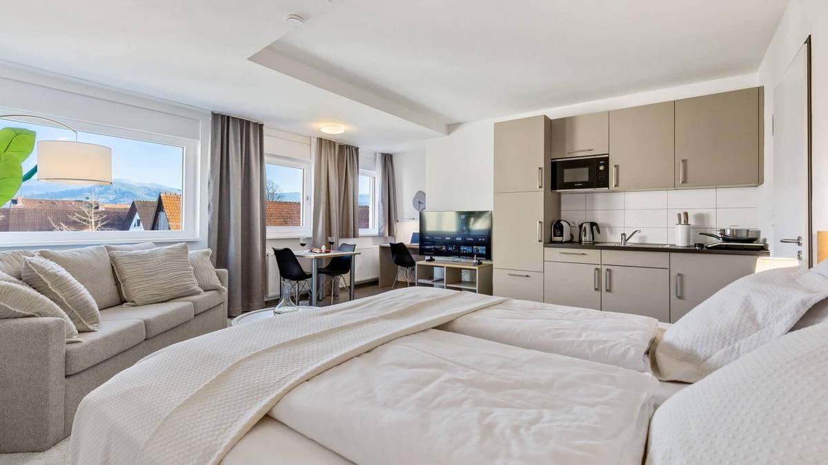 Denzlingen Apartment | EMPiRE: Studio | Central | Disney+ | Mountain view
