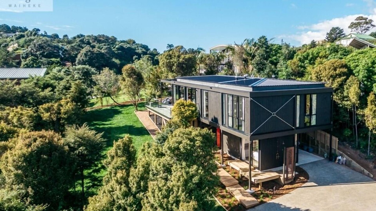 Waiheke Island House | EMPIRE VIEWS | Be My Guest