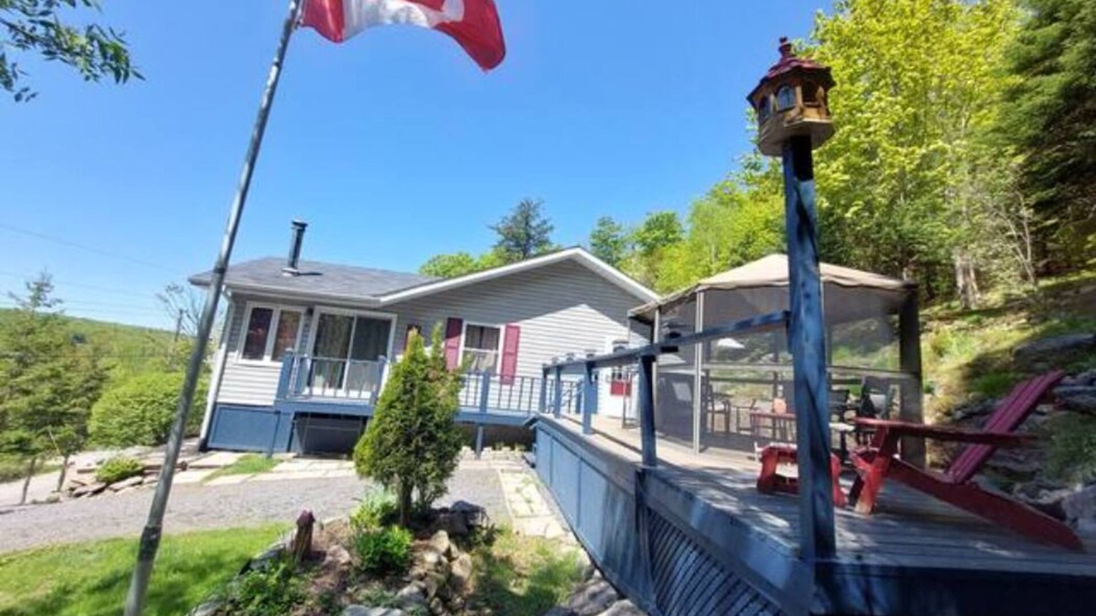 Perry Cottage | Emsdale's Lakefront Getaway