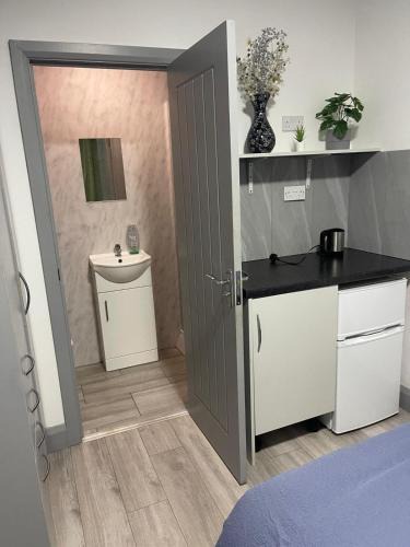 Cranford House | En-Suite Double Room in Hounslow