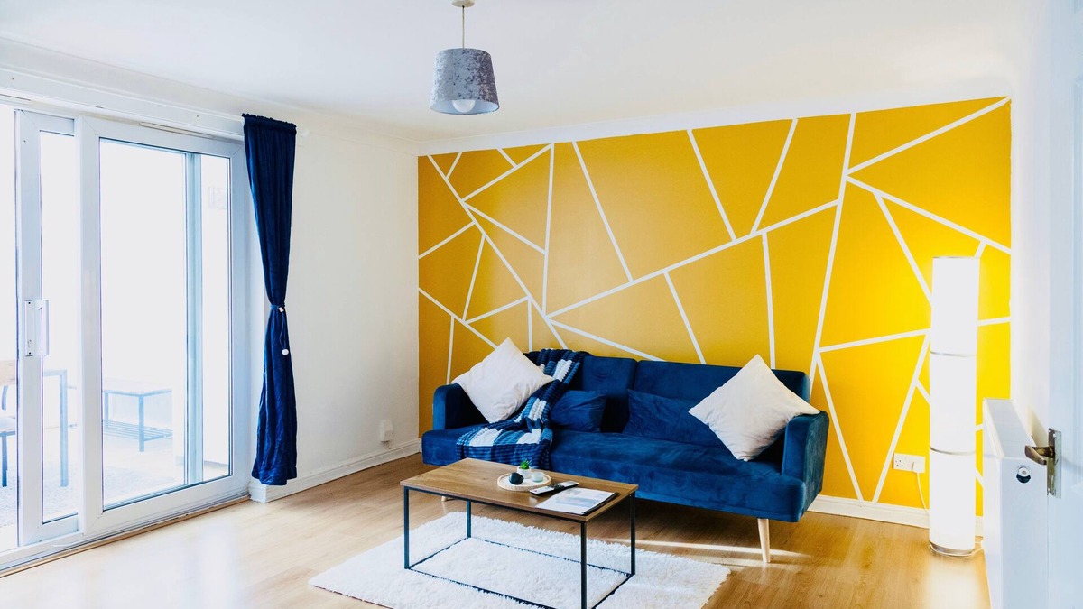 Broadheath House | EnbyR Haven, 4-min drive from MCR Airport&motorways