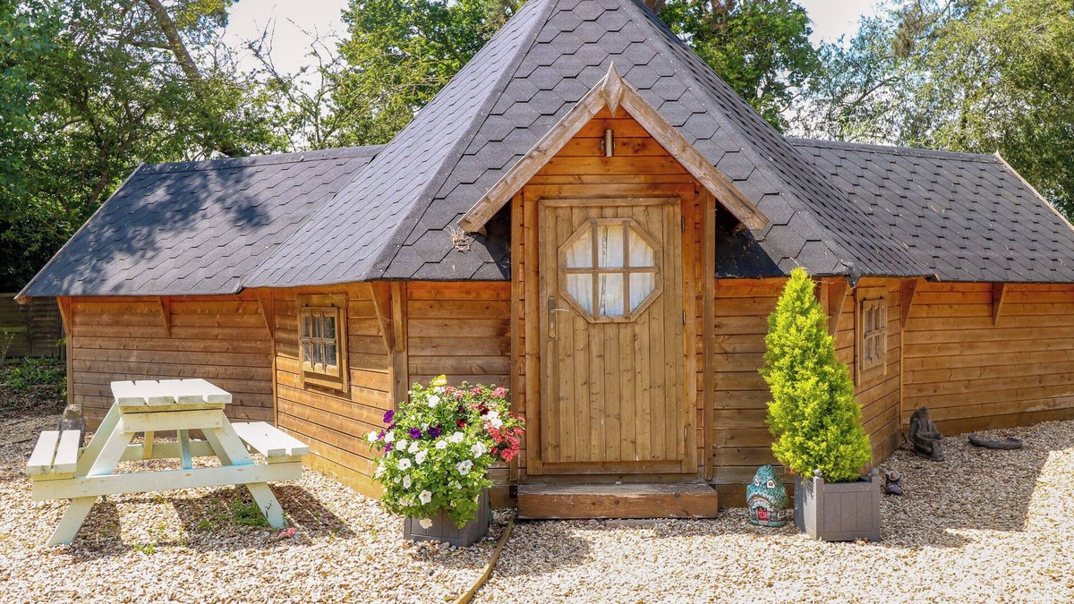 Ringstead Cottage | ENCHANTED COTTAGE, family friendly, with a garden in Snettisham