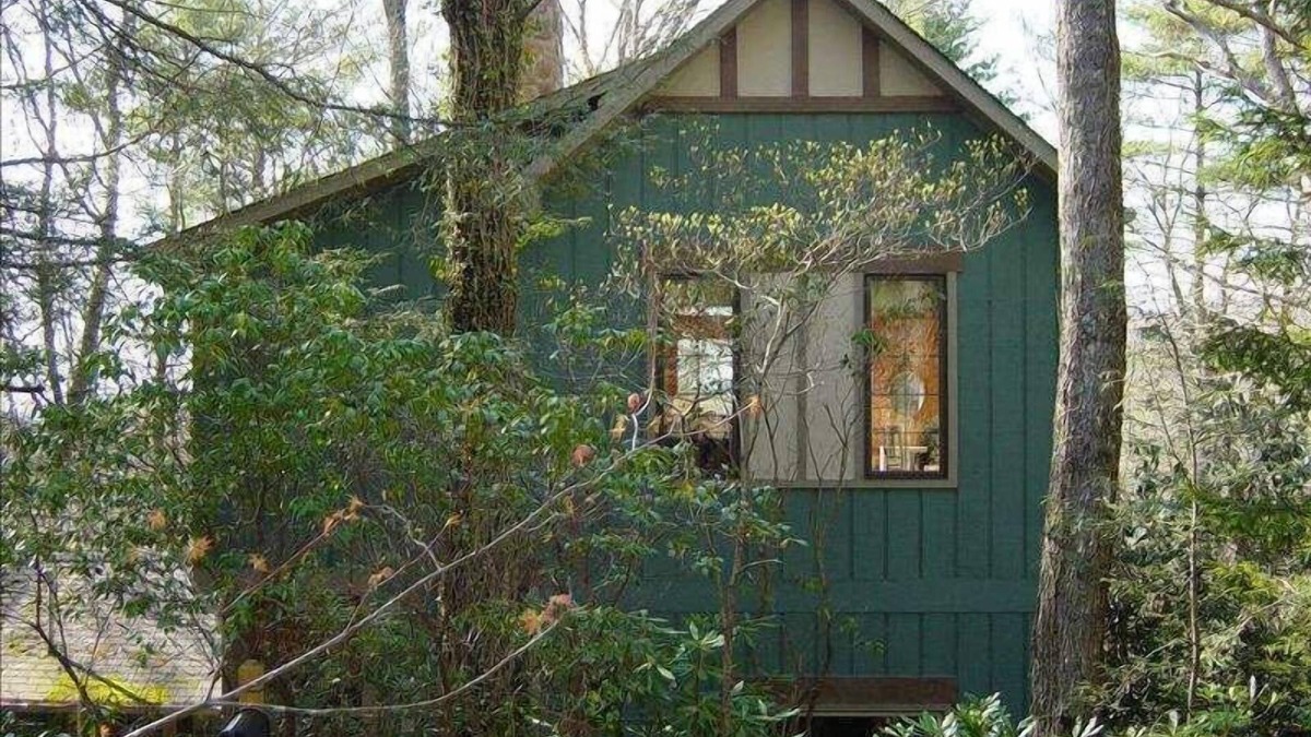 Mirror Lake Cottage | Enchanted Cottage - Private, Peaceful, and Only 5 Minutes to Main Street