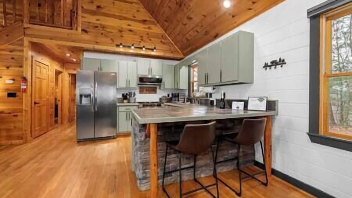 Cherry Log Cabin | Enchanted Cove: Views Hot Tub Fire Pit Game Room
