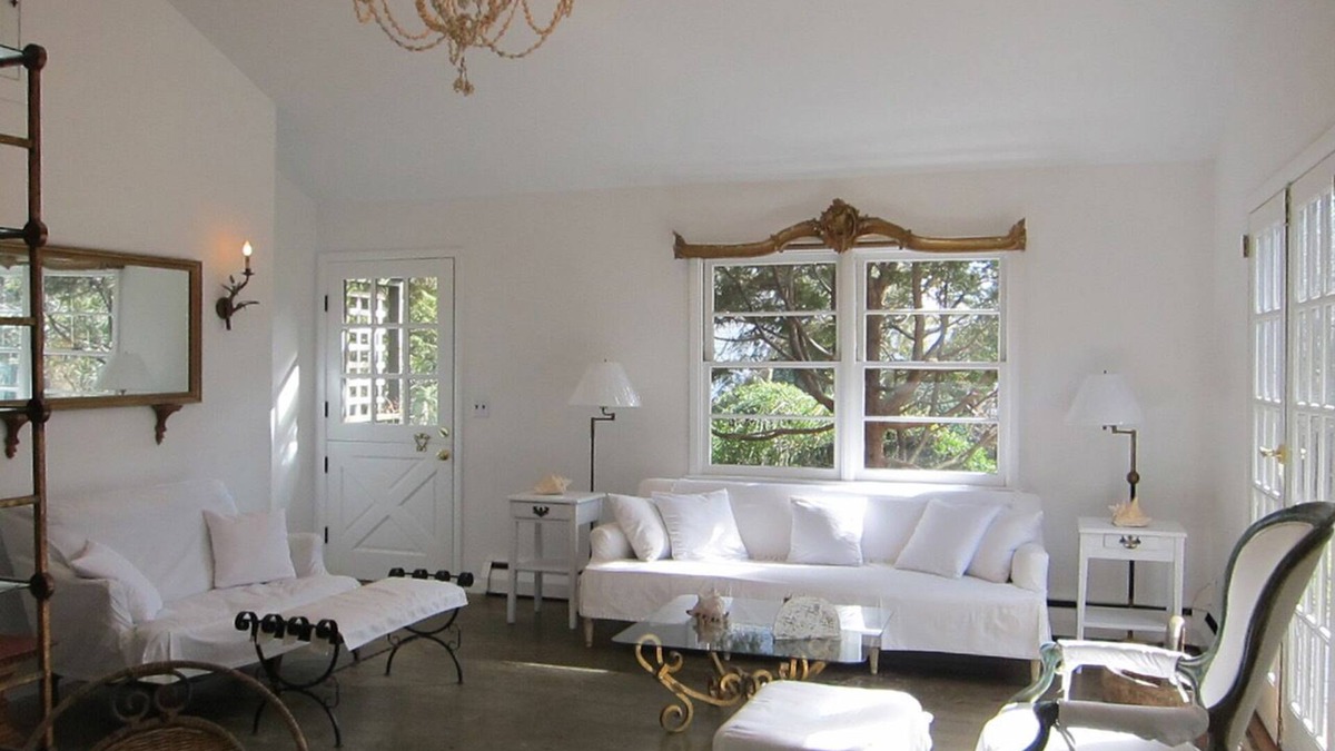 Bridgehampton Cottage | Enchanted Hamptons Cottage in NYTimes Garden
