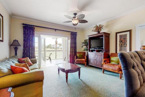 Reunion Apartment | Enchanted Oasis Residence #202