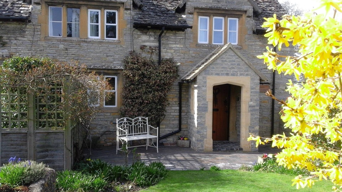Bretforton Cottage | Enchanting 17th Century Cotswold Cottage in the beautiful village of Bretforton